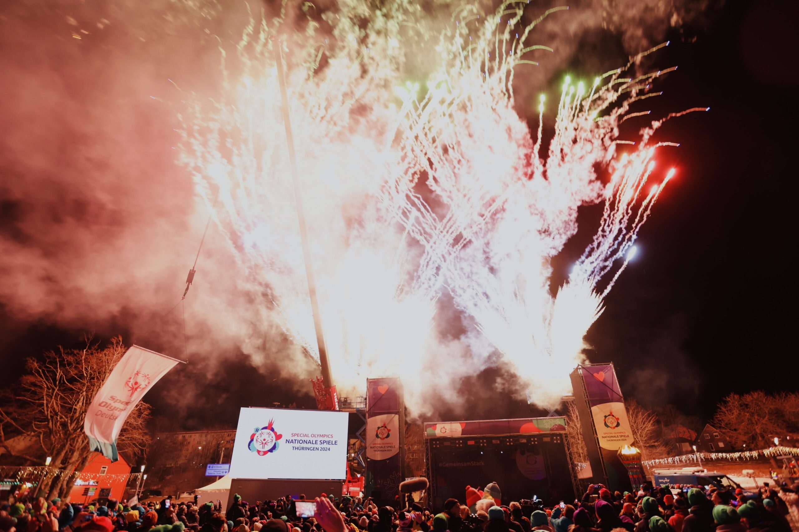 Feuerwerk in Oberhof zur Eröffnung der Special Olympics 2024