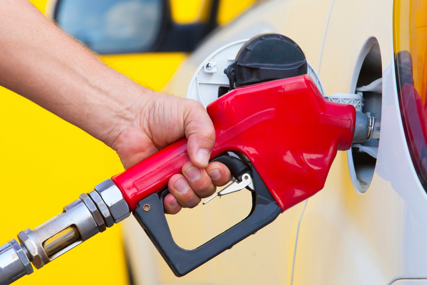 Hand refuelling a car with gas